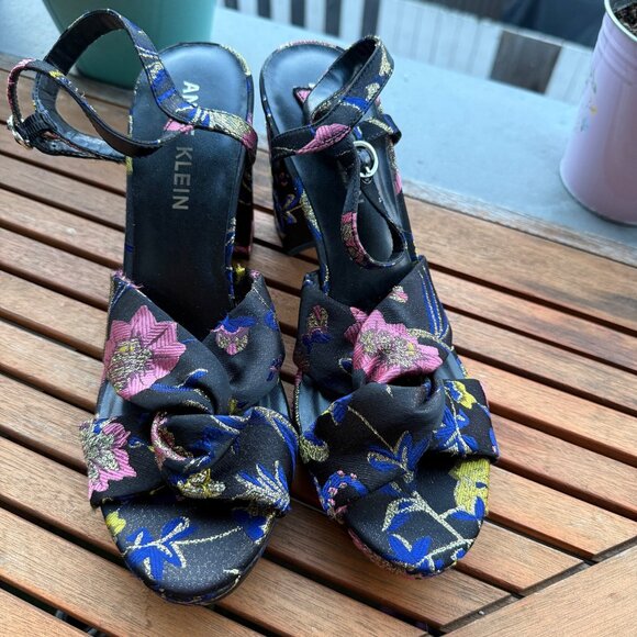 Anne Klein Womens Floral Embroidered Block Heel Sandals Size 9.5 - Picture 3 of 7